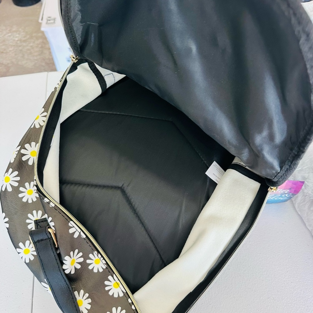 Daisy Print Backpack - Picture 2 of 3